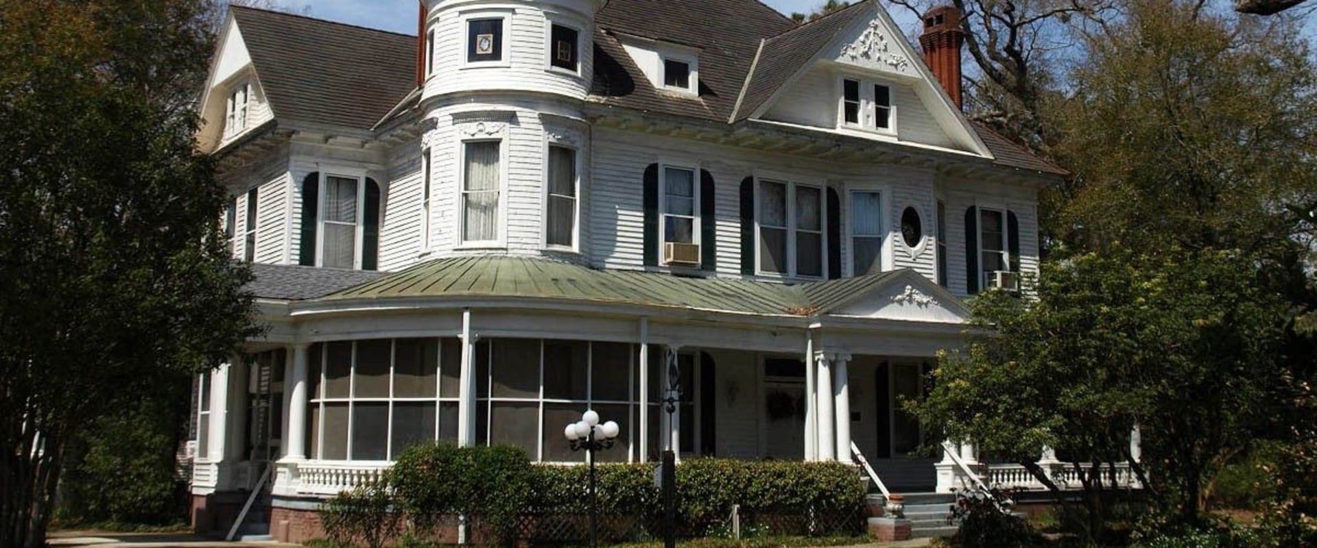 The Benefits Of Outdoor Pest Control Before Listing Your Home for Sale In Baltimore